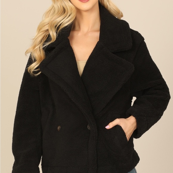 Warm and cozy teddy short style coat with pockets in black - Picture 5 of 11